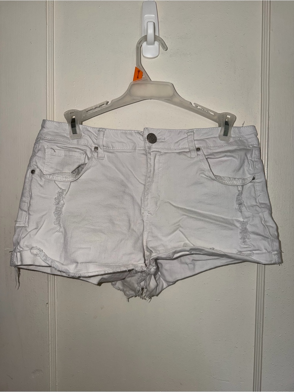 refuge White Distressed Women’s Denim Cutoff Mini Shorts. Good condition. 10